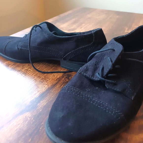 Old Navy Suede Shoes - Picture 3 of 10